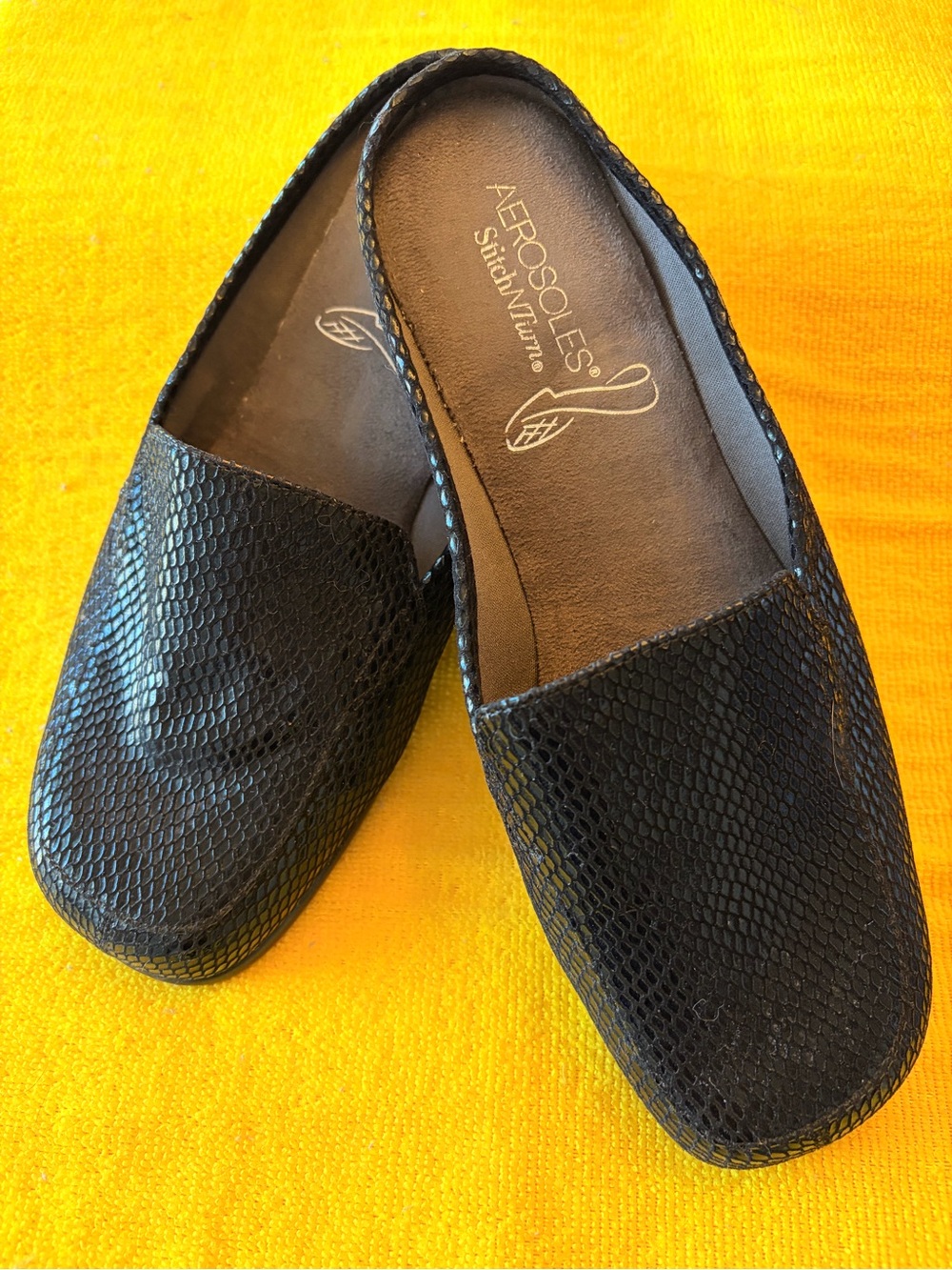 Aerosoles Double Down Black Snakeskin Mules Loafers 8.5M